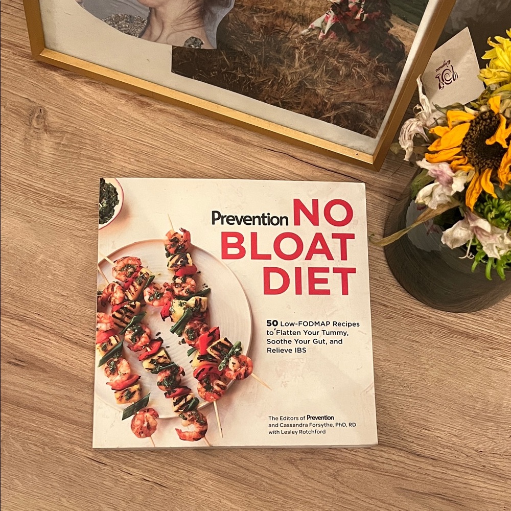 Prevention: No Bloat Diet Cookbook - White & Red Cover